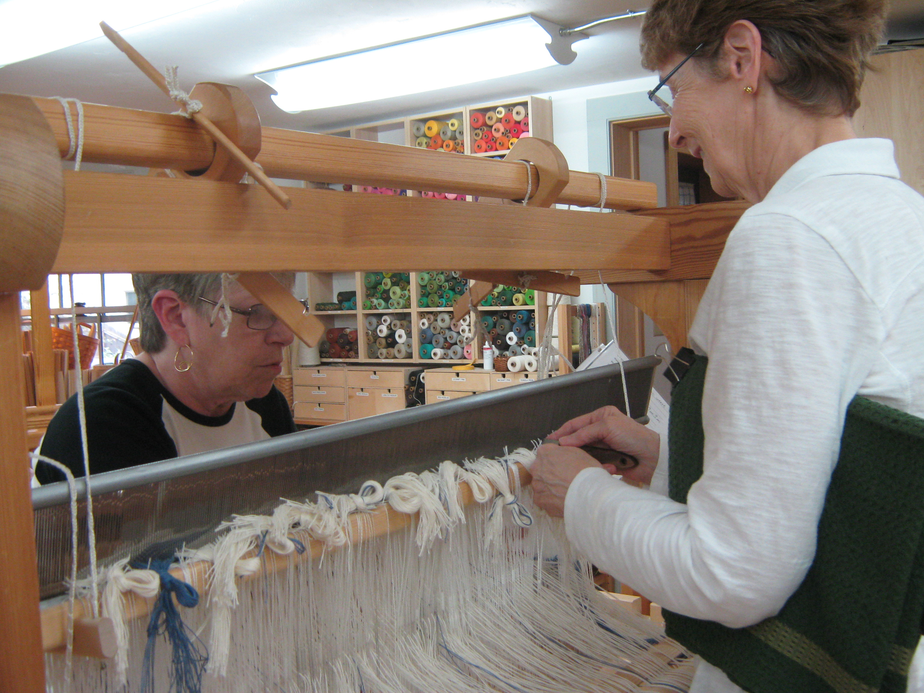 Vavstuga 016 Andi and Patti working together